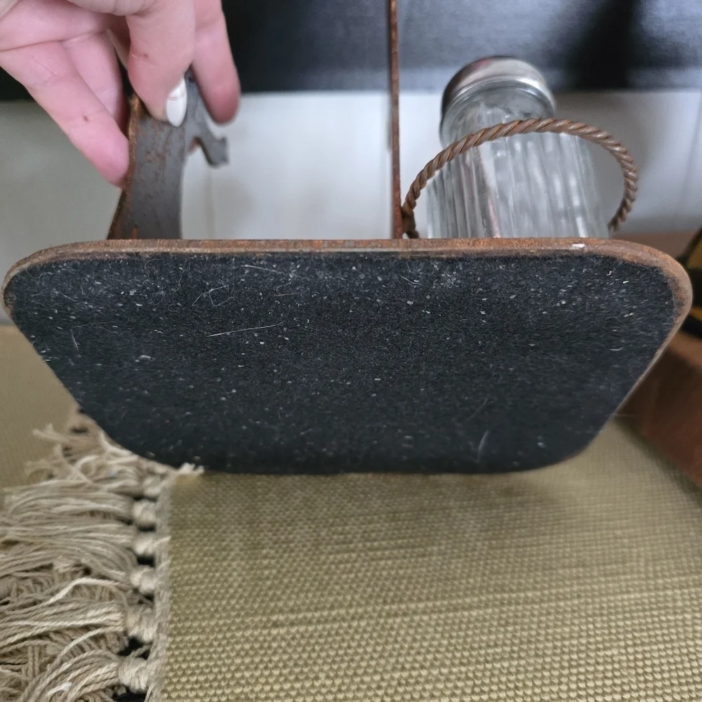 Metal Howling Coyote And Cactus Napkin, Salt, Pepper Holder